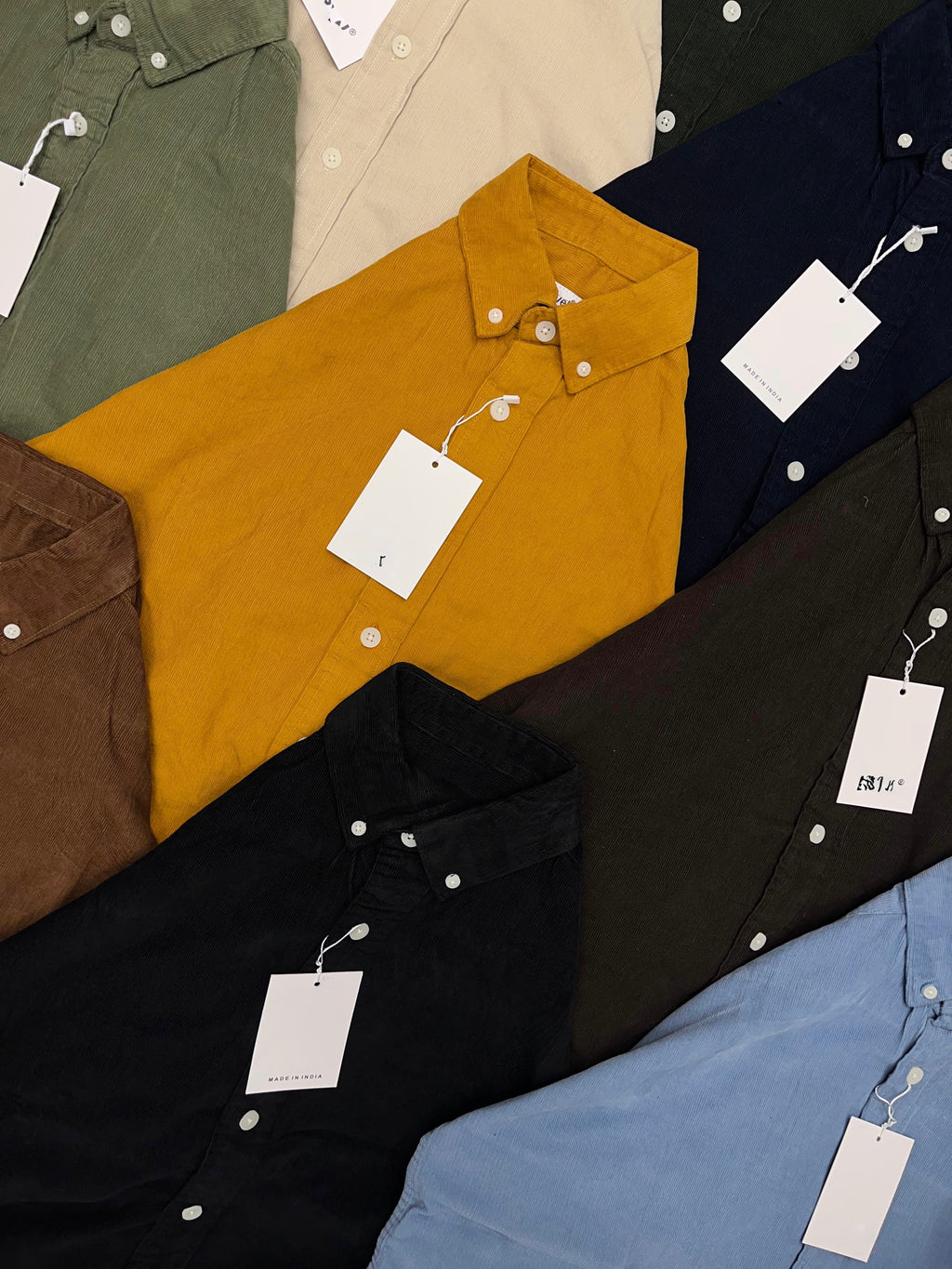 Corduroy plain
Relaxed Fit
10 colours
Size: S. M. L. XL.